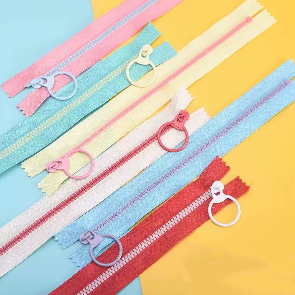 Size 3 Resin Closed-End Zipper