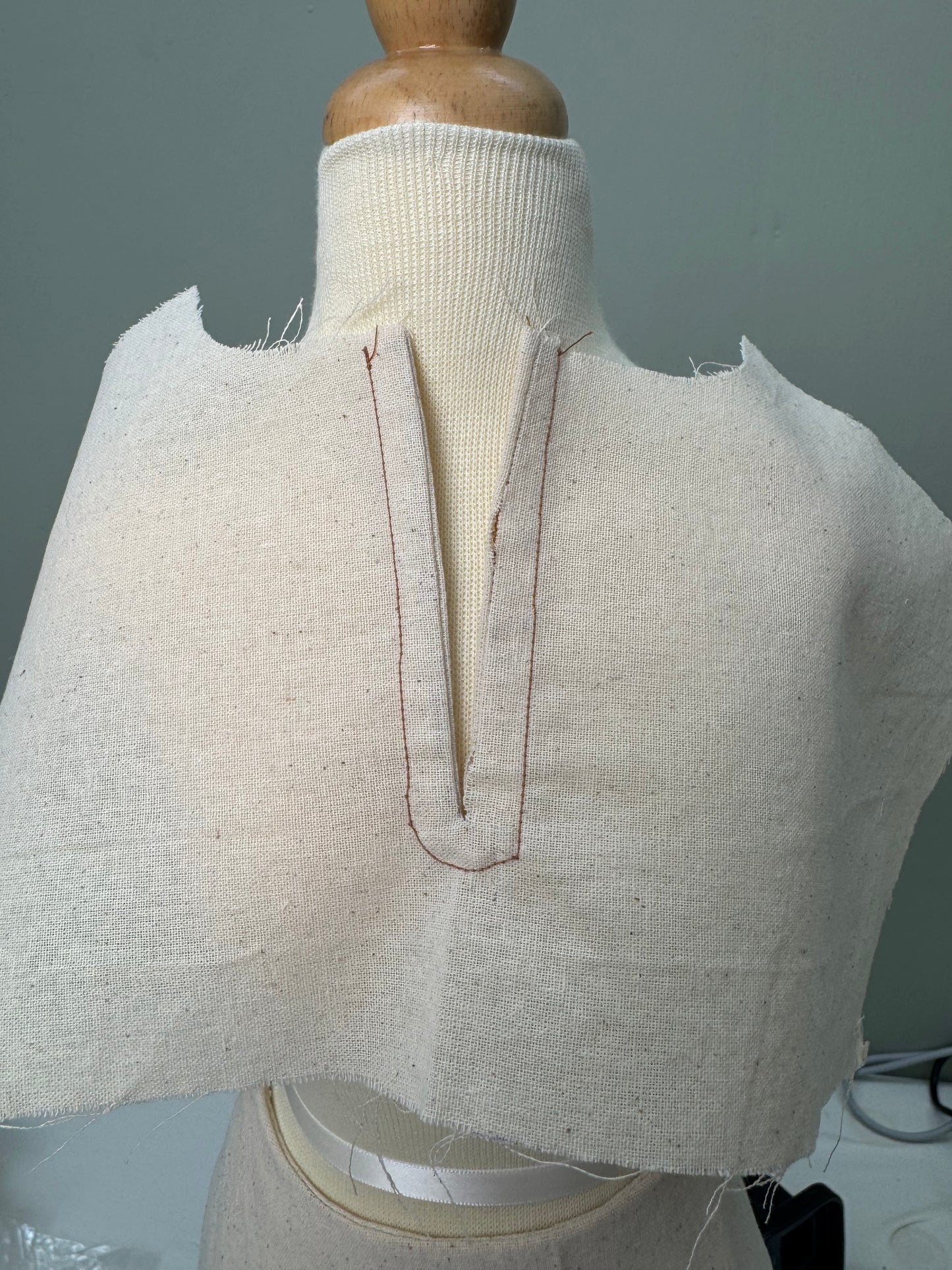Faced Neckline Slit Learning Pattern