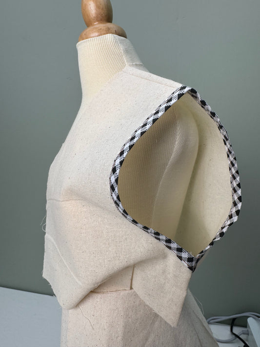 Sleeveless Armhole with Bias Binding Learning Pattern