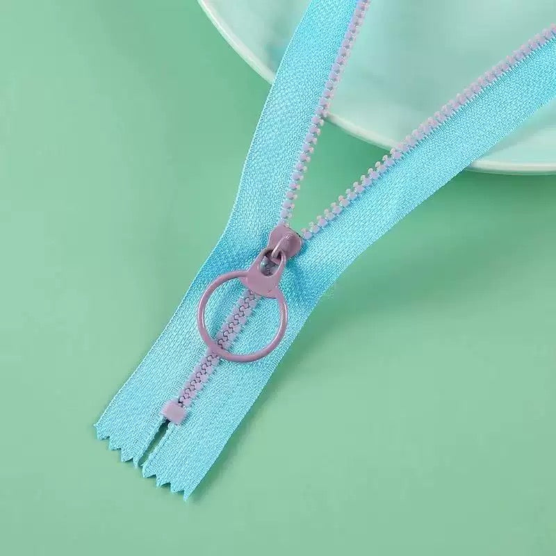 Size 3 Resin Closed-End Zipper