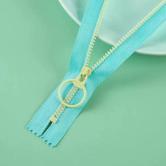 Size 3 Resin Closed-End Zipper